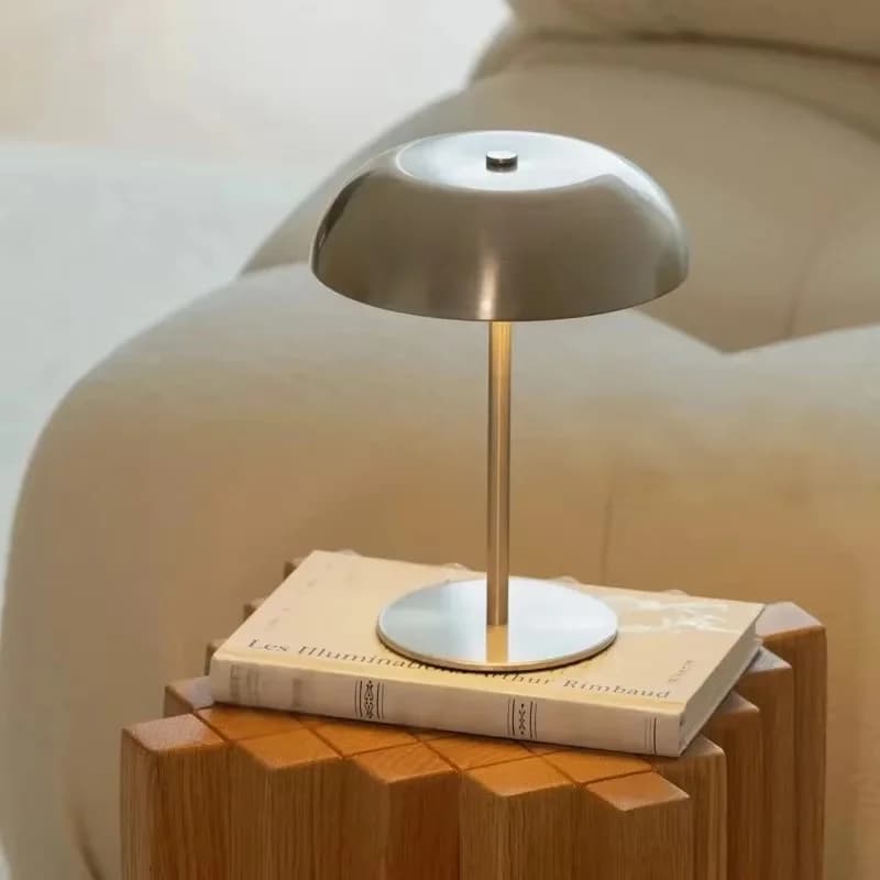 Lámpara de mesita noche champiñón metálica, recargable por USB